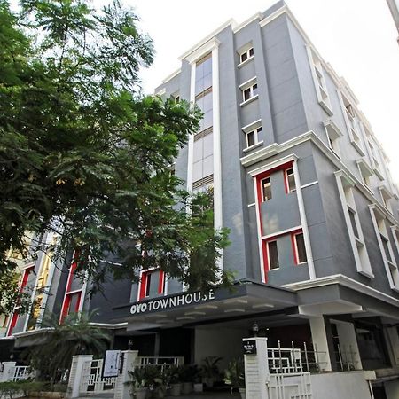 Oyo Townhouse 9 Hitech City Hajdarabad Zewnętrze zdjęcie